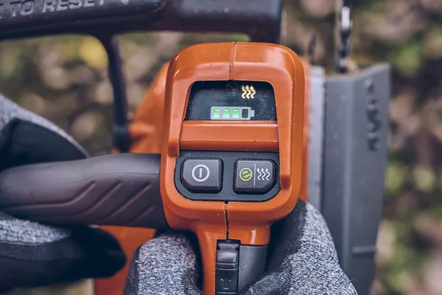 Husqvarna T540i XPG Mark III Pilarka łańcuchowa wyposażona w podgrzewany górny uchwyt